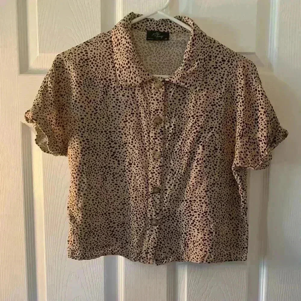 Woman’s milk & honey Animal Print Button Down Short Sleeve Crop Top Size XS